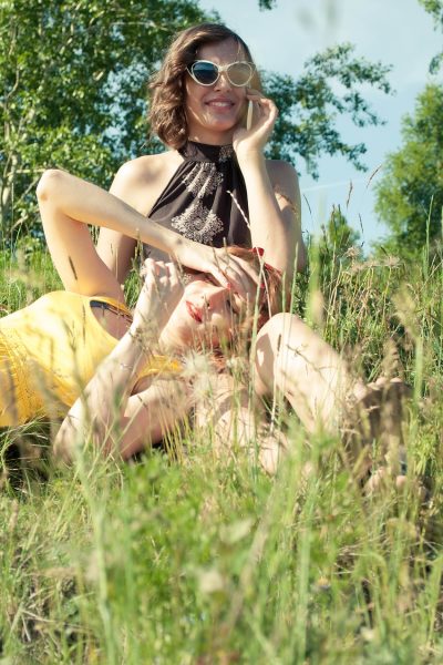 girls, summer, sun-380619.jpg