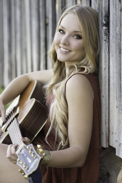 woman, guitar, music-944262.jpg
